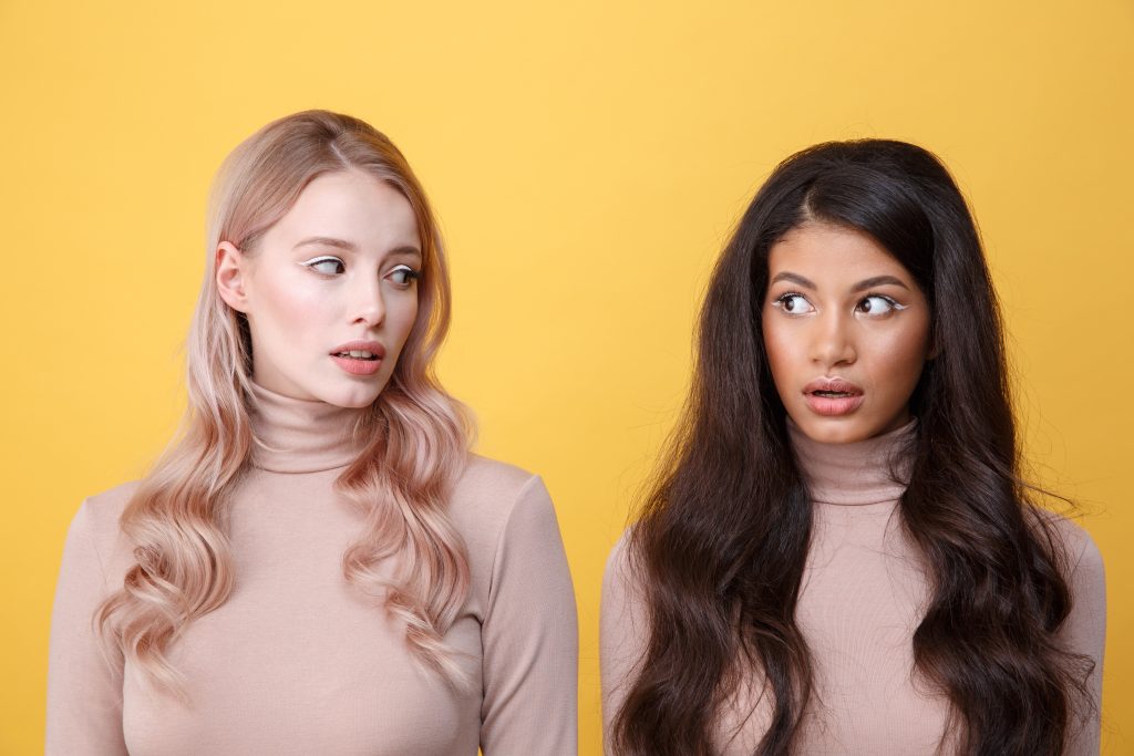 Diferencias visuales entre cabello duro y cabello grueso